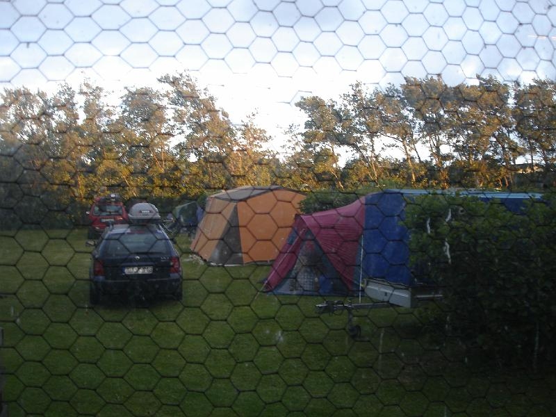 DSC04761.JPG - Eine Woche Fan hie diesmal: Zelten! Ein Dejavu, denn 1993, bei meinem ersten Drachenfest auf Fan, waren Detlef und ich auch mit Zelt unterwegs. Jedoch damals nur drei Nchte. Neben Rainers Stamm-Parzelle war noch Platz fr mich.