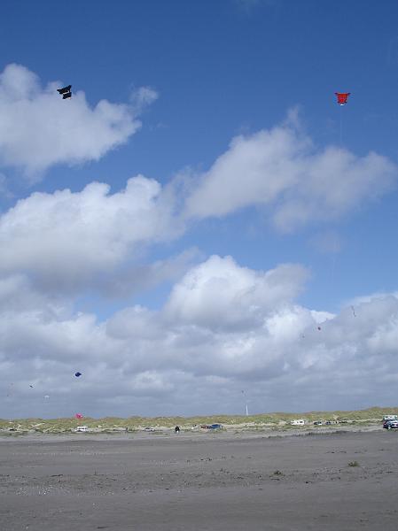 DSC04783.JPG - Hier war die Welt noch in Ordnung. Die beiden 90er-Zellen-Codys am heiteren Himmel.