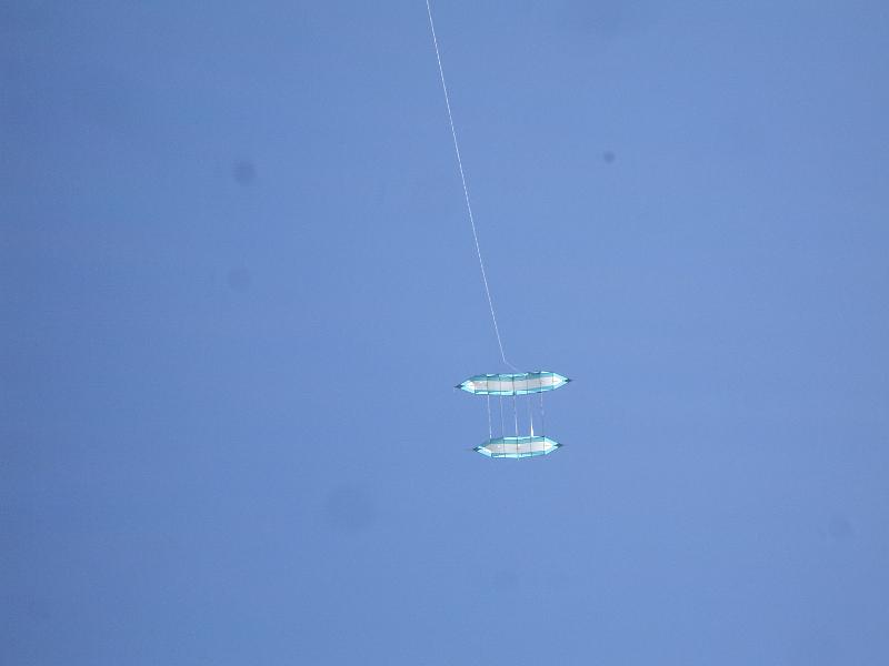 DSC04801.JPG - Uwes Invader. Mit neuer Waage fliegt er super.